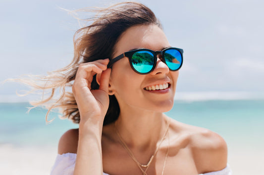 Lunettes de soleil créateur : l’accessoire design qui sublime chaque visage